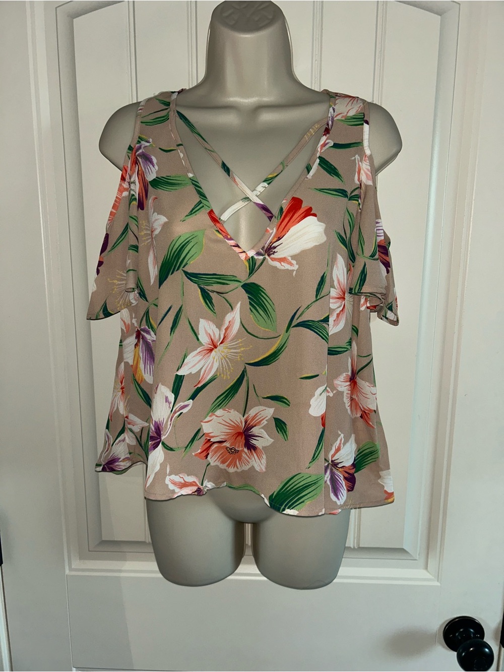 NEW Lush Beige Floral Cold-Shoulder V-Neck Blouse Sz S